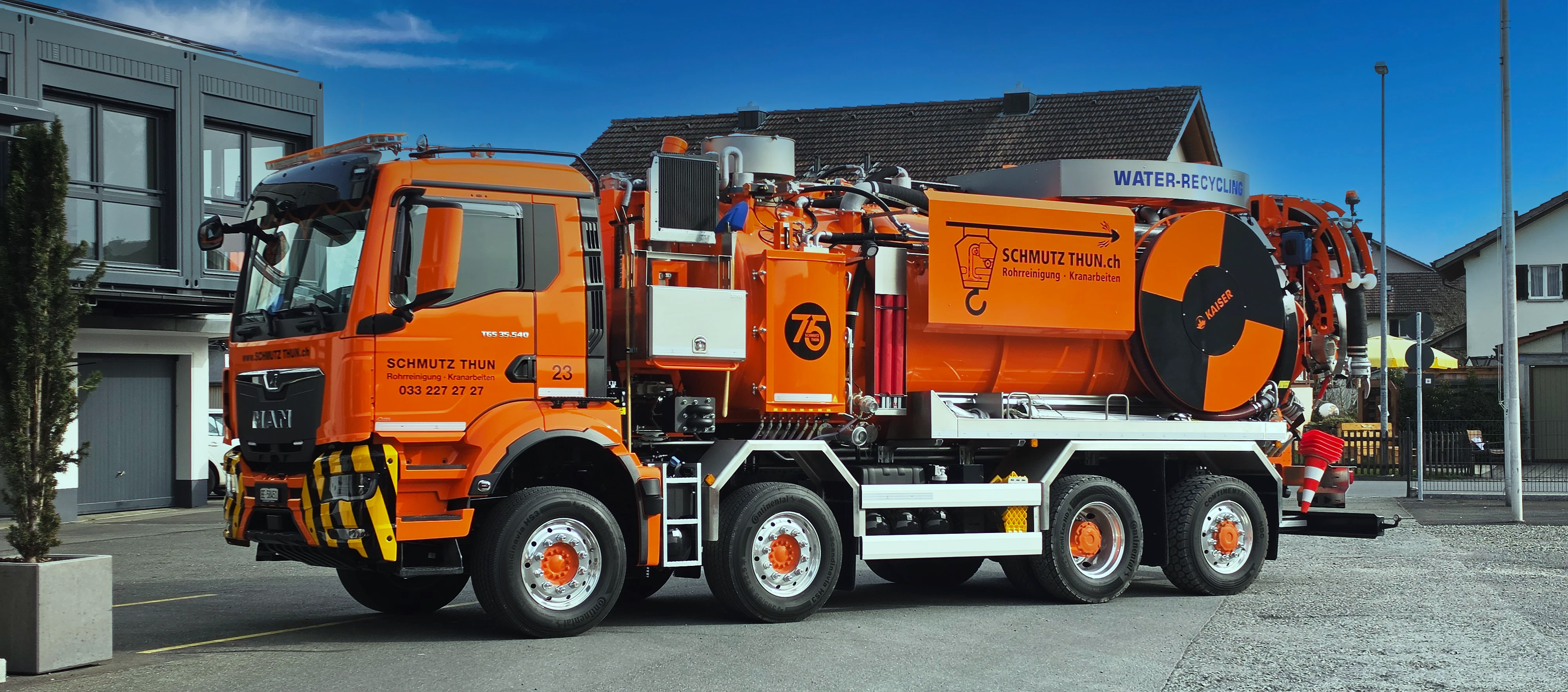 Neues Saug- und Sp&uuml;lkombifahrzeug im Einsatz